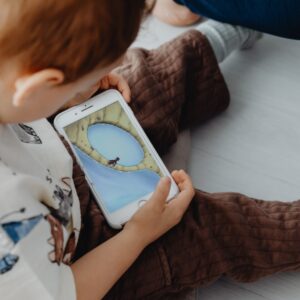XERRADA: PANTALLES, UN PERILL SILENCIÓS I GREU
